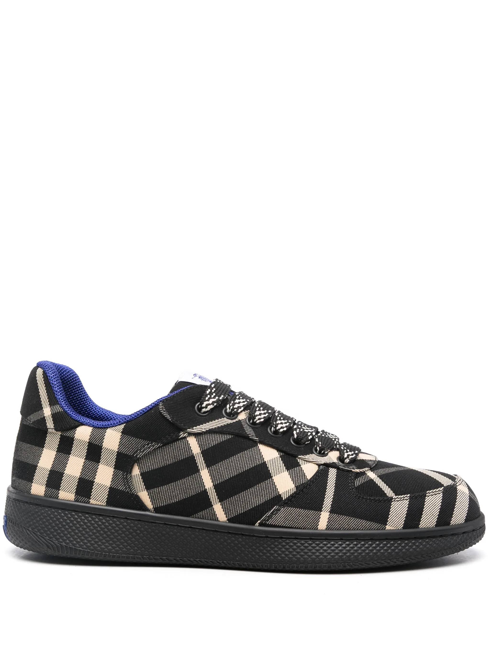 Burberry 8095274 Man BLACK IP CHK Sneakers - Zuklat