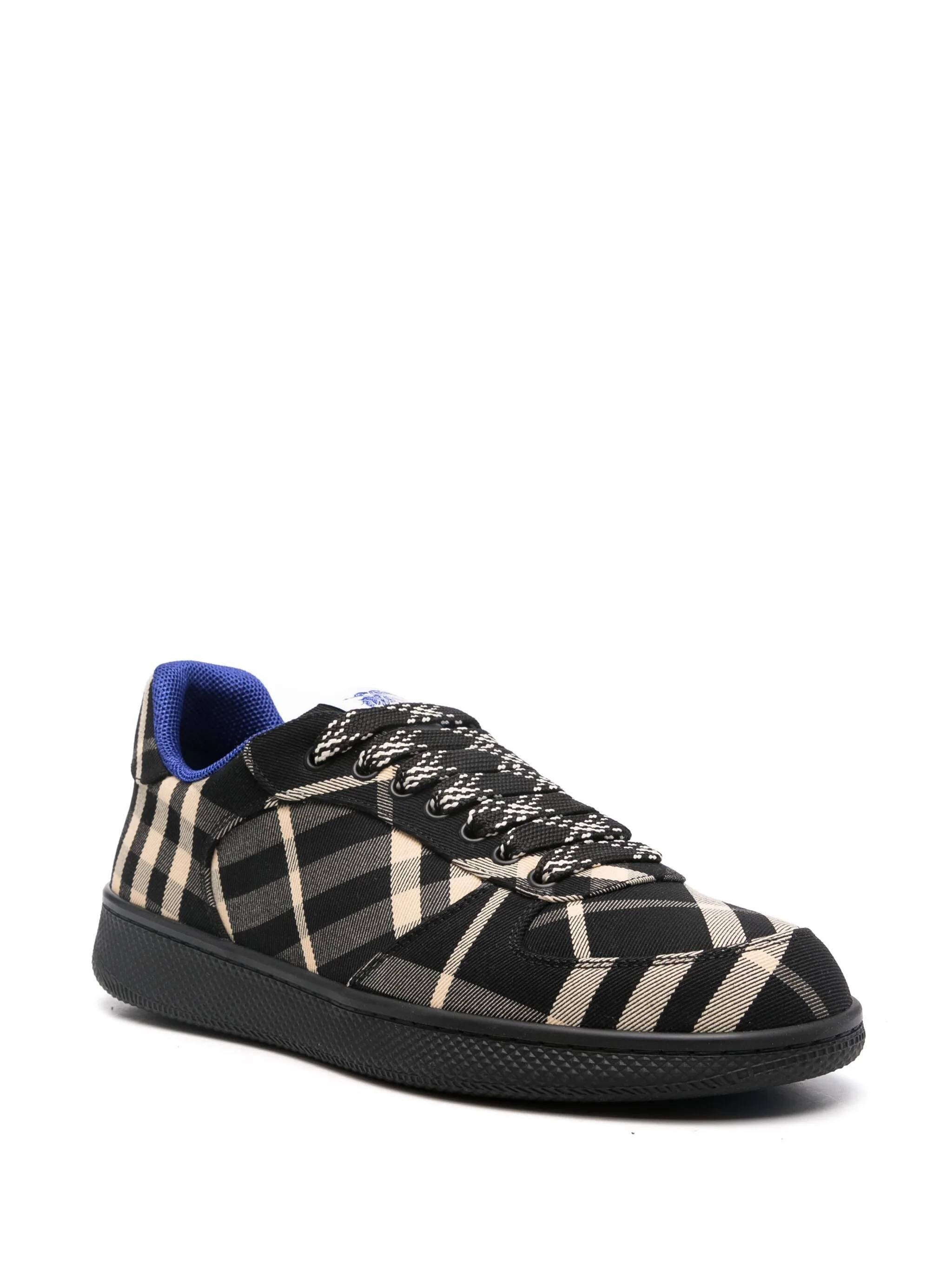 Burberry 8095274 Man BLACK IP CHK Sneakers - Zuklat