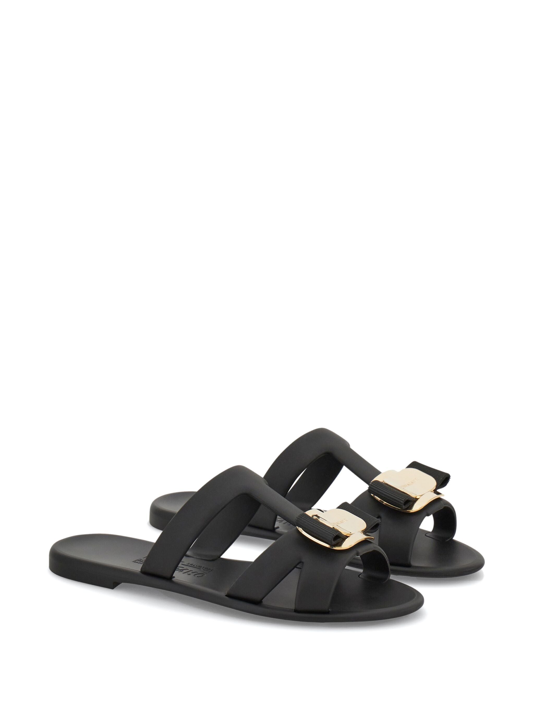 Ferragamo 01J325 Woman Black Sandals - Zuklat